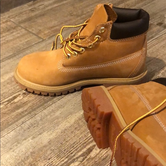 Kids Timberland Boots - Picture 3 of 4